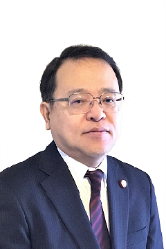 特許権と国際出願を担当する山下弁理士